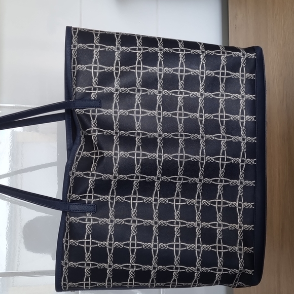 Large Oroton Tote. - Picture 4 of 5